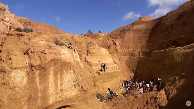 Madagascar : la vallée maudite du saphir | ARTE Reportage 2022