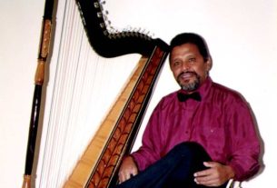 Yves Rakoto et sa harpe Paraguayenne